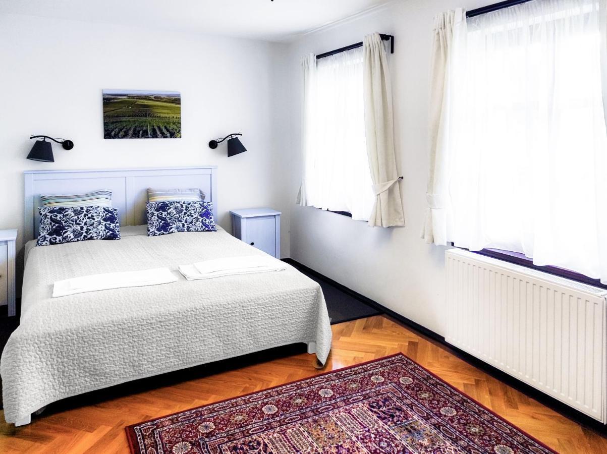 Orosz Gabor Vendeghaz Mad Hotel Exterior photo